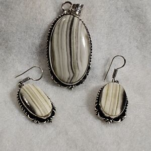 Elegant Zebra Jasper Pendant And Earrings